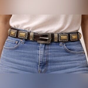 Vintage "Brighton"
Women's western leather belt,croc inspired pattern. Brown